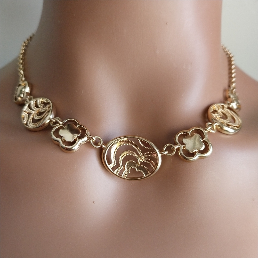 Liz Claiborne Gold Floral Necklace